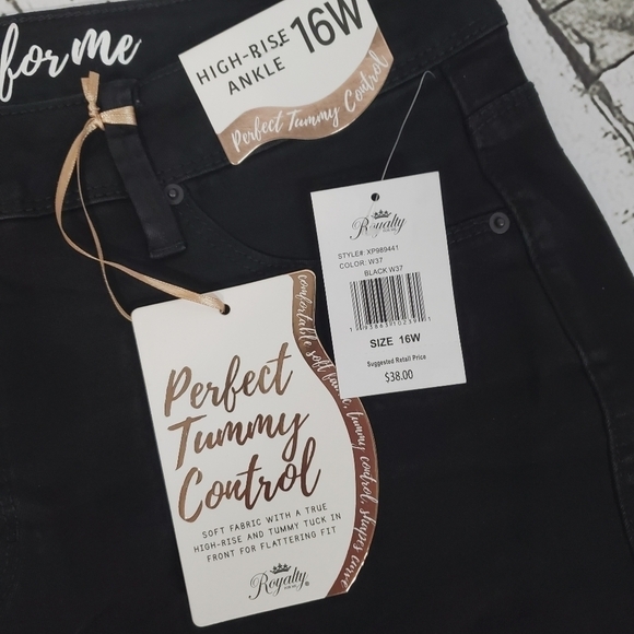 Royalty For Me Black High Rise Cuffed Ankle Jeans 16W - Picture 8 of 13